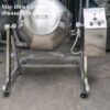 Máy trộn đều rau củ với gia vị